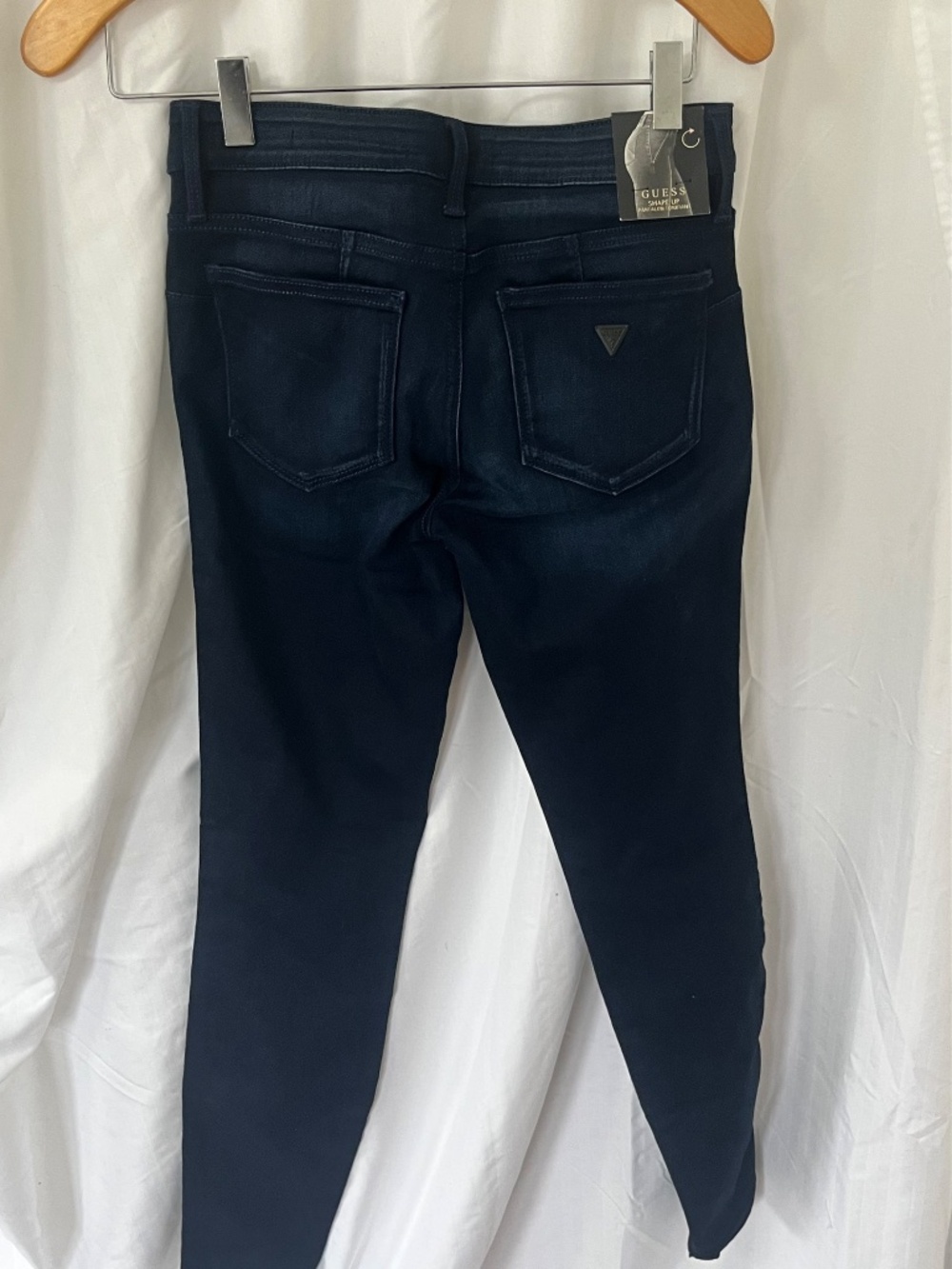 NWT Guess jeans - Picture 2 of 4